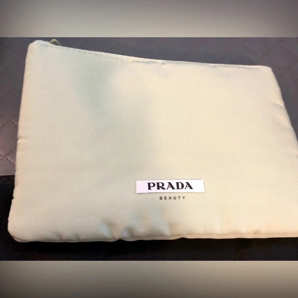 Classic!PRADA soft English green thick textured pouch with lining